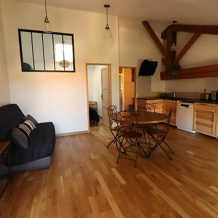 Le Des Moineaux Apartment *